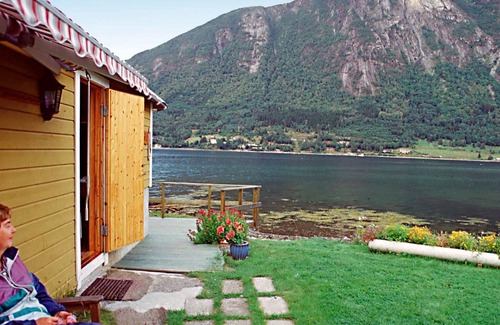 Nesset House | 4 person holiday home in Vistdal