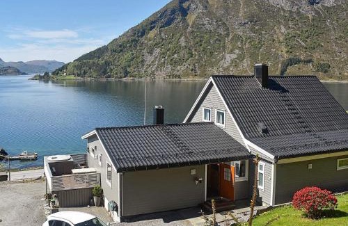 Silda House | 4 person holiday home in Selje