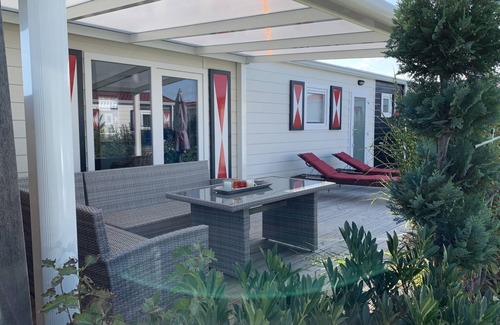 Serooskerke House | 4 person chalet on family park in Veere