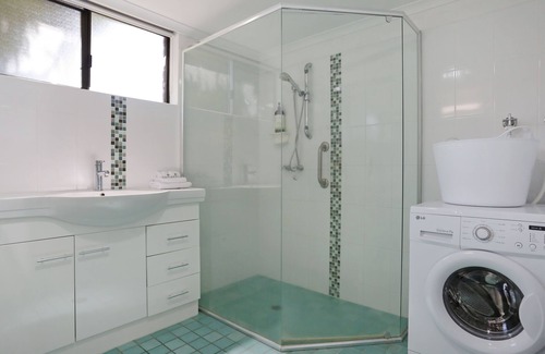 Merimbula Apartment | 4 Points of View - 1 bedroom Apartment 3+ nights