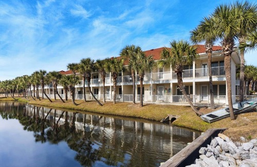 Summer Breeze Condo | 4 Pools, Tennis & Mini-Golf Fun + Free Tickets: Dolphin Cruise & More!