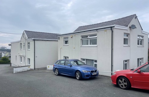 Cemaes Bay Apartment | 4* "Quayside" Apartment in heart of beautiful Cemaes Bay. Dog friendly