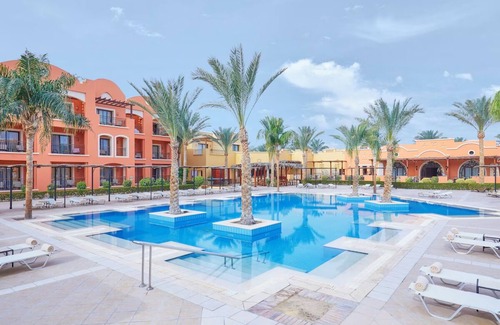 El Quseir Hotel | 4 Relaxing Rooms with Outdoor Pools Escape Close to Beach Attractions