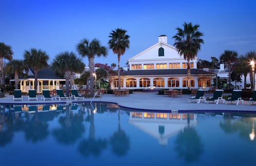 Crystal River House | 4 Relaxing Units with Free Parking, Pool! Near Three Sister Springs