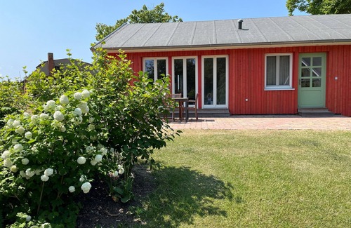 Alt Farpen Apartment | 4-room red vacation home for up to 8 people - 4-room colorful vacation homes, OVS 999