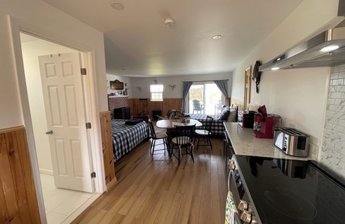 Fishers Hill Cottage | 4 season fun & spectacular views, right out the front door.