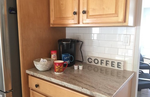 North Cape May House | 4 SHORT BLOCKS TO THE BEACH! Beautiful sunny home - deck & covered patio