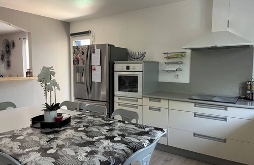 Palau-del-Vidre House | 🏡 4-sided villa with private pool in Palau del Vidre