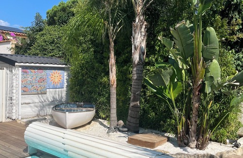 Palau-del-Vidre House | 🏡 4-sided villa with private pool in Palau del Vidre