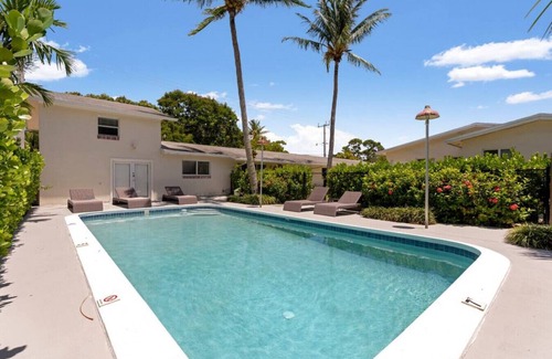 Croissant Park Apartment | #4 · Spacious 1 bedroom Apartment with 70inch smart TV!