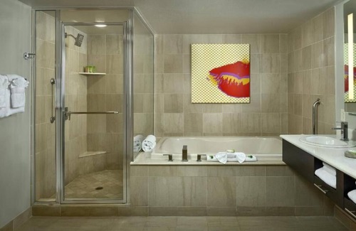 Gateway District House | 4 Spacious Suites, 2 Pools, Casino, Onsite Parking, Near The Neon Museum!