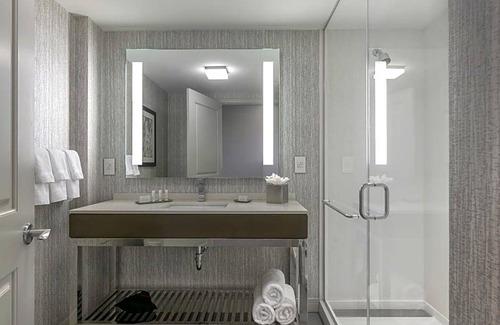 Edgewater Hotel | 4-Star Hotel ∙ Courtyard by Marriott Edgewater NYC Area