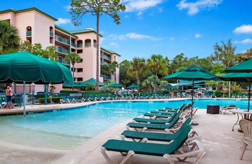 Mundelein Hotel | 4 Suburban Getaway Close to Dining, Shopping, and Entertainment in Mundelein