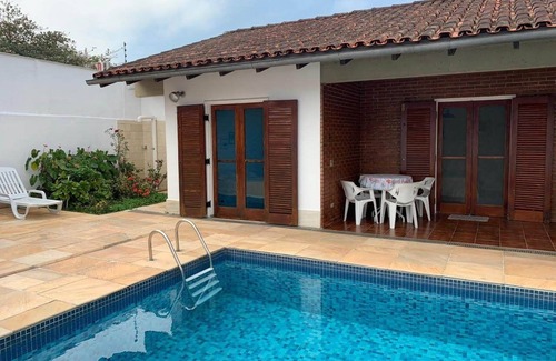 Jardim Virginia House | 4 SUITES, AIR COND TV, INTERNET, SWIMMING POOL, 150 METERS FROM THE BEACH! We accept pets!