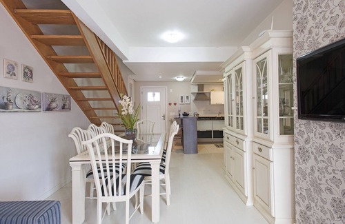 Gramado City Centre Apartment | 4 SUITES, IN BORGES MEDEIROS, TWO BLOCKS FROM RUA COBERTA!