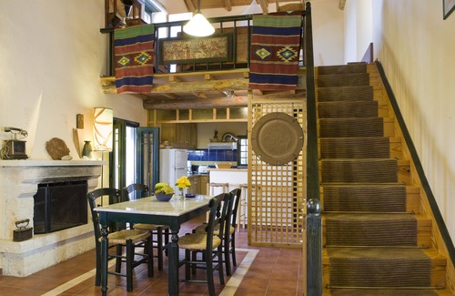 Kastellos House | 4 Traditional Houses, private pool, 5km to a sandy beach, excellent for families