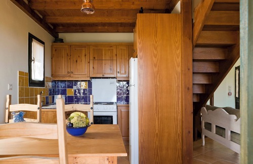 Kastellos House | 4 Traditional Houses, private pool, 5km to a sandy beach, excellent for families