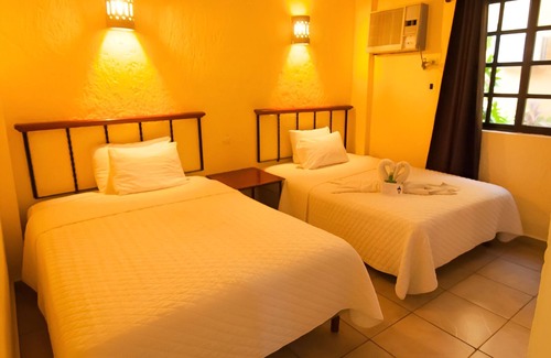 Downtown Cancun Hotel | 4 Units | City & Beach Getaway | Poolside Stay Near Hotel Zone & Local Markets