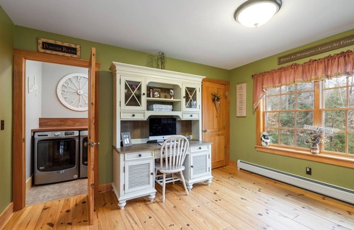 Sandwich House | 40 acre Charming 3-bedroom house with WiFi and AC in wonderful Sandwich, NH