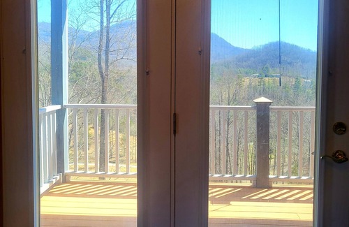 Bryson City House | 40+ acres of Breathtaking views 6 minutes to Bryson City and smoky mountain RR