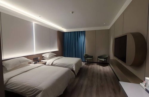 Wuchuan Gelao and Miao Autonomous County Hotel | 40 m² Hotel ∙ 2 guests