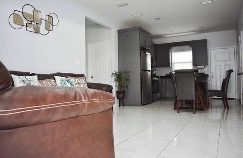 Weslaco Apartment | 40 Min from South padre Island -10 min to Mercedes