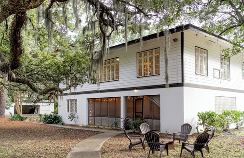 North Charleston House | 40 % OFF SEPT! ~ AC! ~ Hobson House ~ 15min to Downtown ~ Game Room ~ Fire Pit
