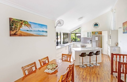 Rainbow Beach House | 40 Rumbalara Avenue - Rainbow Beach. Great location, views to ocean.