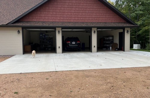 White Lake House | 40 wooded acres and newer home with high end appliances