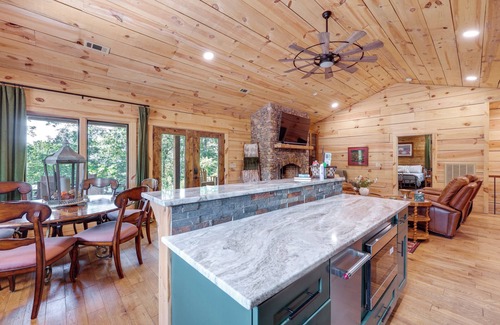Coosa House | 400 Acres on Lavender Mtn: Getaway w/Hot Tub!
