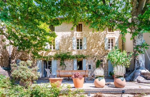 Serignan-du-Comtat House | 400 m² House ∙ 6 bedrooms ∙ 10 guests