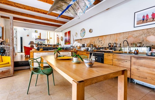 Serignan-du-Comtat House | 400 m² House ∙ 6 bedrooms ∙ 10 guests