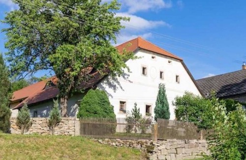 Clunek House | 400 m² House ∙ 1 bedroom ∙ 8 guests