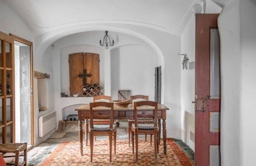 Clunek House | 400 m² House ∙ 1 bedroom ∙ 8 guests