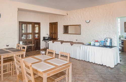 Debina House | 400 m² House ∙ 12 bedrooms ∙ 24 guests