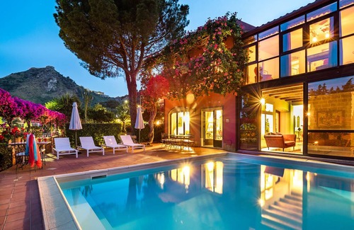 Taormina Villa | 400 m² Villa ∙ 5 bedrooms ∙ 10 guests