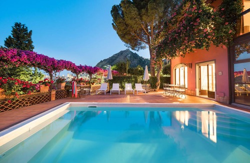 Taormina Villa | 400 m² Villa ∙ 5 bedrooms ∙ 10 guests