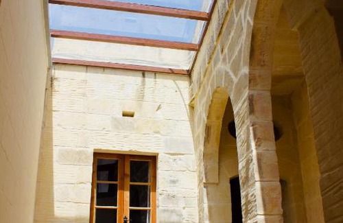 Ggantija House | 400 year old converted farmhouse with private pool