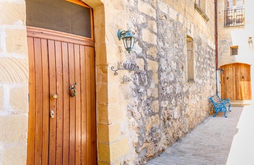 Ggantija House | 400 year old converted farmhouse with private pool