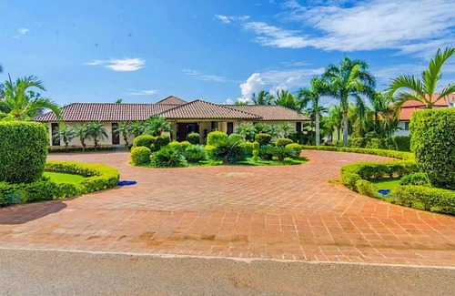Las Lomas Villa | 4000 m² Villa ∙ 7 bedrooms ∙ 32 guests