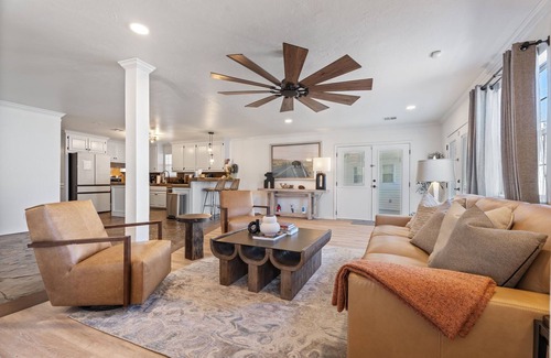 Warr Acres House | 4000 sqft Lakefront View | Hot tub + Patio #NH