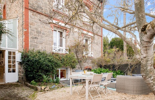 Saint-Igneuc Ski Chalet | 400m form the beach, old house for 4