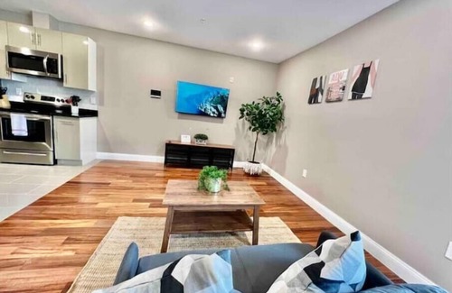 Logan Square Apartment | 402 Stylish luxe Apt at center city self check-in