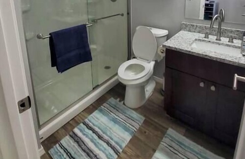 Central Oklahoma City Apartment | [ 4023 B]Private Bedroom Suite Communal House near Integris, One mile from Integris/Baptist Medical