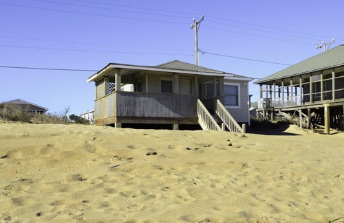Kitty Hawk Cottage | 4025 Neaptide * Oceanfront * Walk to Food & Shops