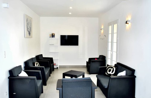 Saint-Epain House | 408 m² House ∙ 11 bedrooms ∙ 27 guests