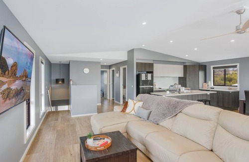 Bermagui House | 42 Songlark Street Luxury newly built home