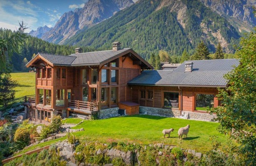 Saleinaz Ski Chalet | 420 m² Chalet ∙ 7 bedrooms ∙ 14 guests