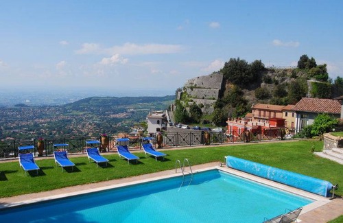 Rocca di Papa House | 420 m² House ∙ 5 bedrooms ∙ 13 guests