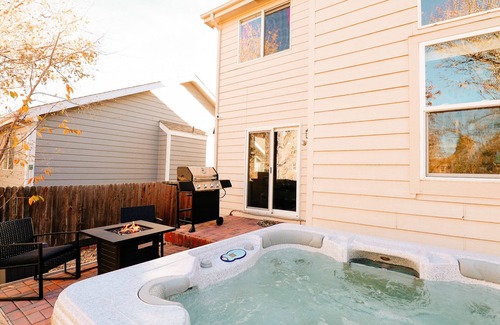 Thornton House | 420Friendly HotTub Theater Pooltable Jacuzzi Tub